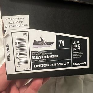 7Y UA sneakers